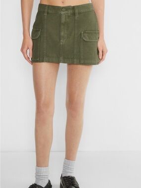 Aritzia Reggie Cargo mini skirt